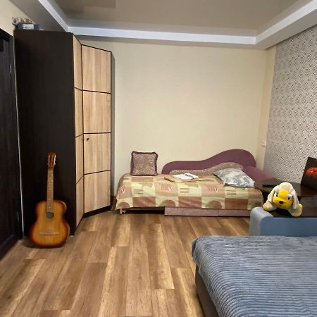 Apartment 30 M2 On Sergei Esenin 11 คาร์คิฟ ภายนอก รูปภาพ