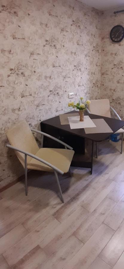 Apartment 30 M2 On Sergei Esenin 11 คาร์คิฟ ภายนอก รูปภาพ