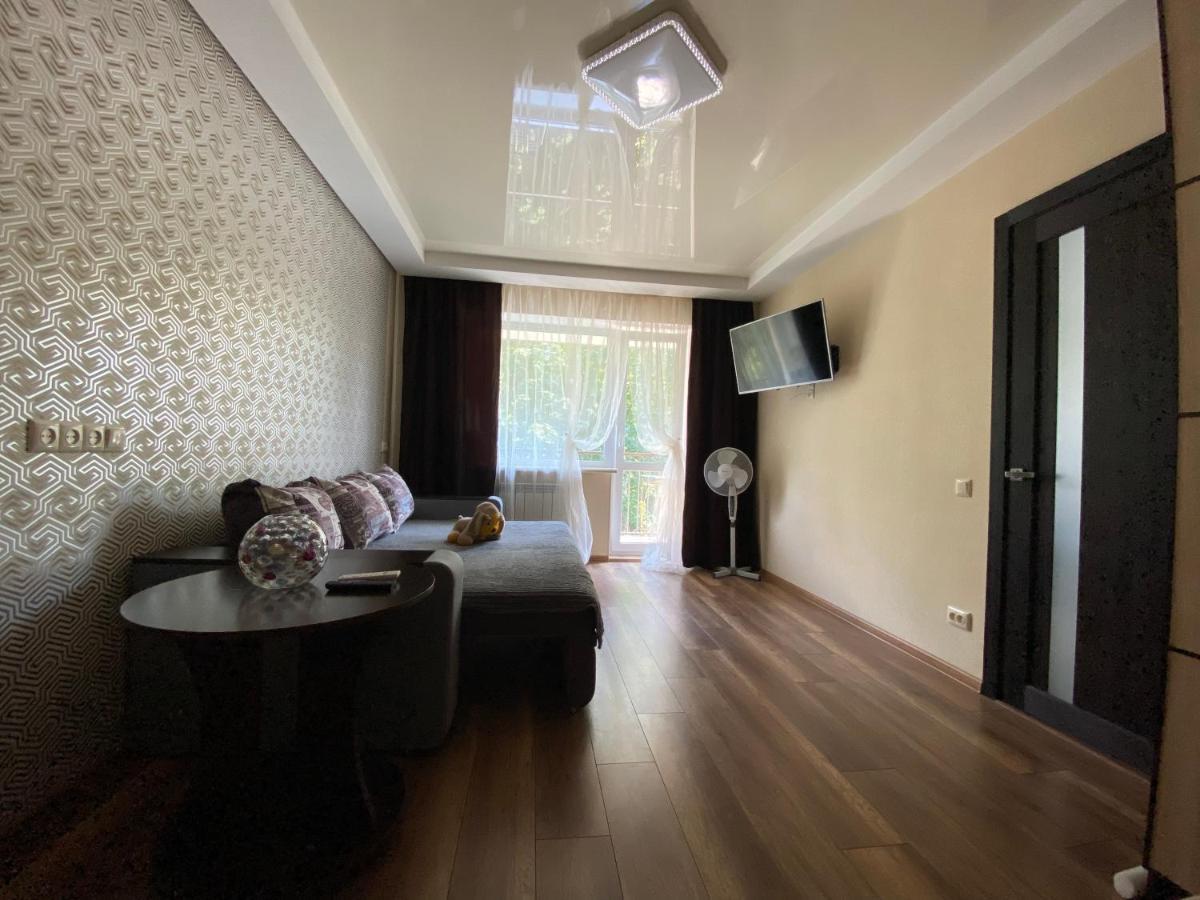 Apartment 30 M2 On Sergei Esenin 11 คาร์คิฟ ภายนอก รูปภาพ