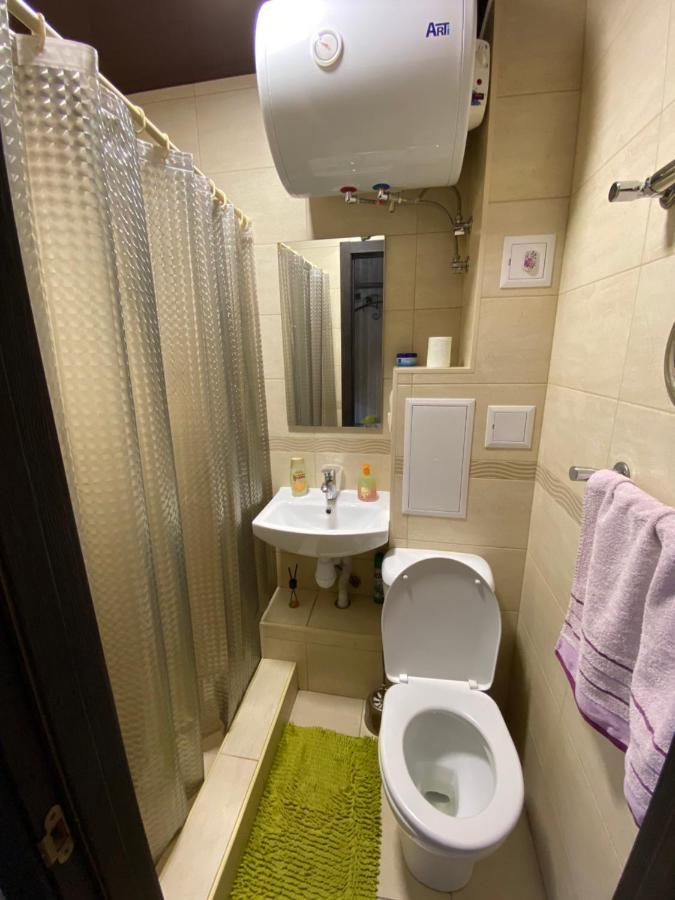 Apartment 30 M2 On Sergei Esenin 11 คาร์คิฟ ภายนอก รูปภาพ
