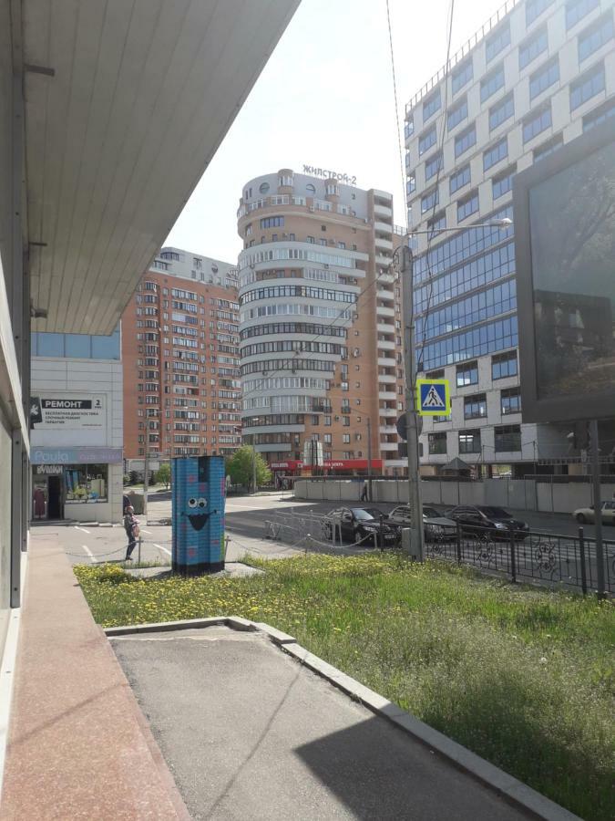 Apartment 30 M2 On Sergei Esenin 11 คาร์คิฟ ภายนอก รูปภาพ