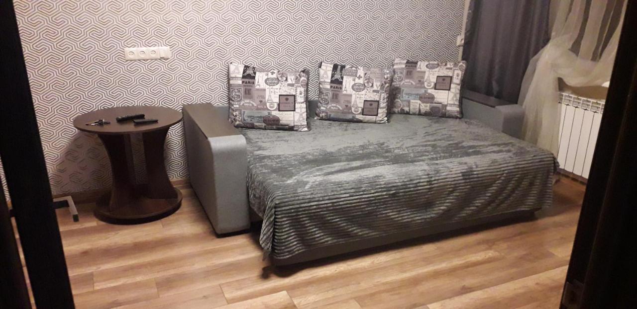 Apartment 30 M2 On Sergei Esenin 11 คาร์คิฟ ภายนอก รูปภาพ
